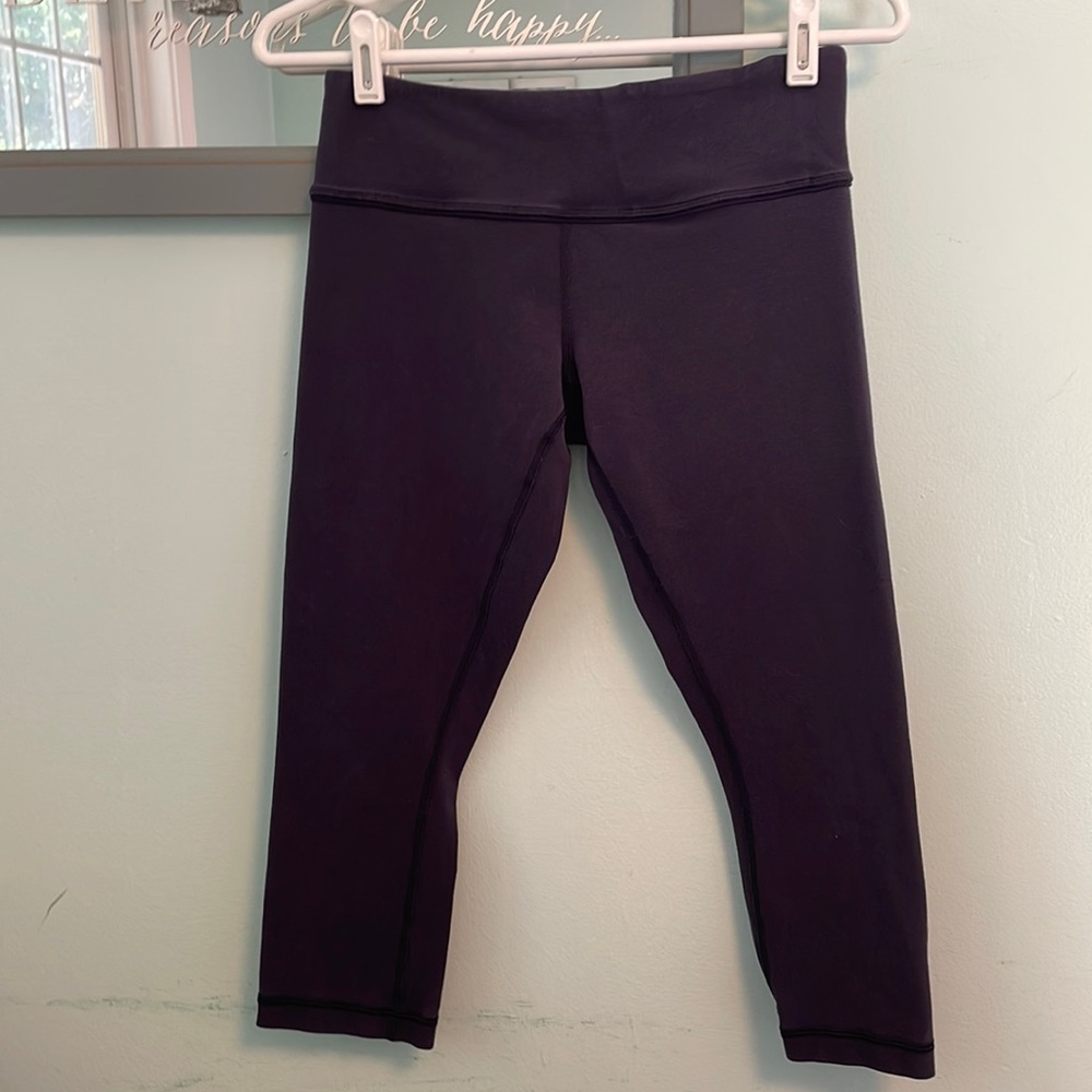 Lululemon wonder under ink blue cropped leggings